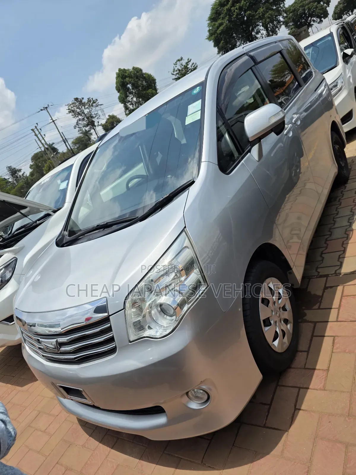 Toyota Noah 2011 Silver