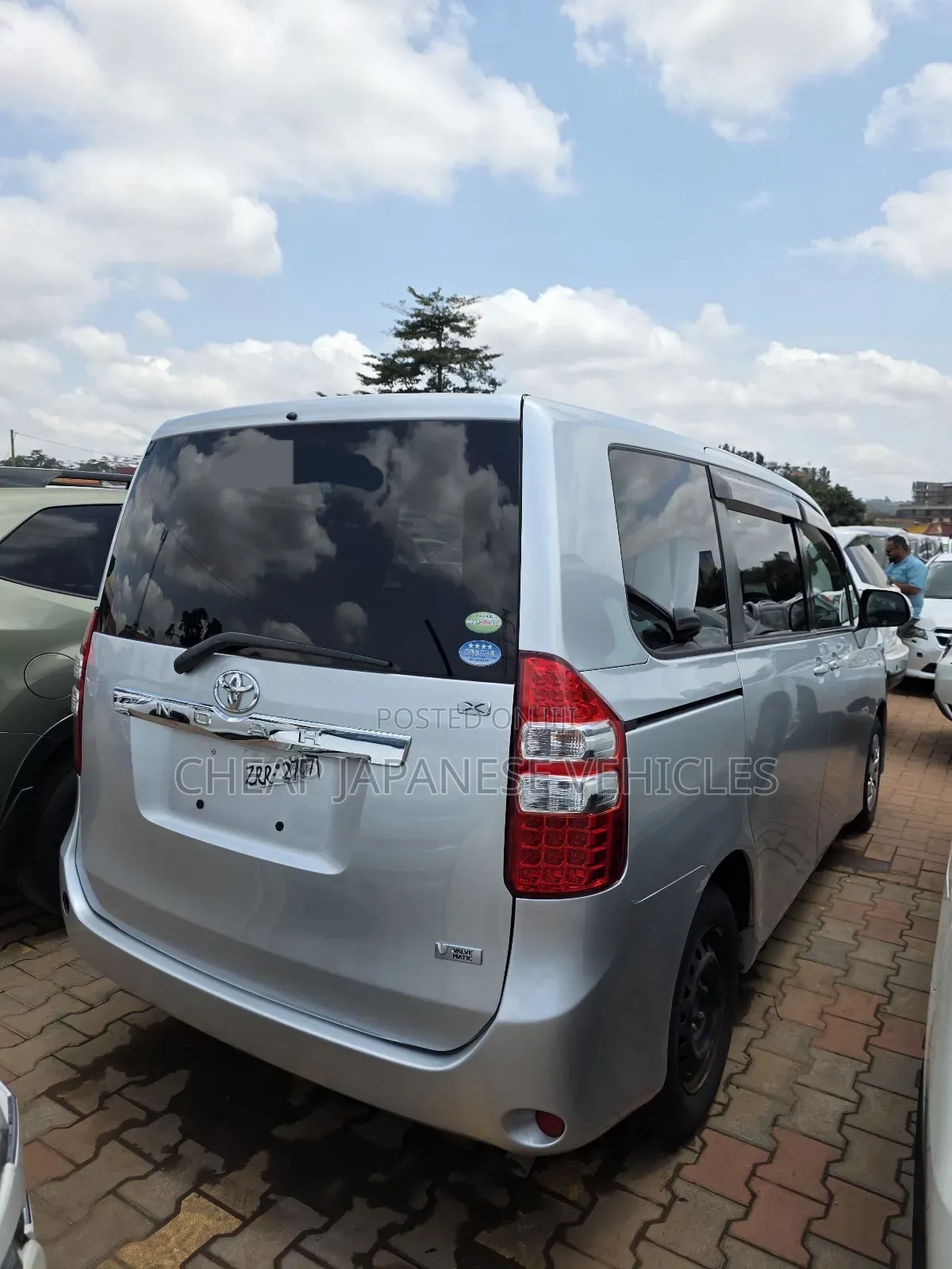 Toyota Noah 2011 Silver