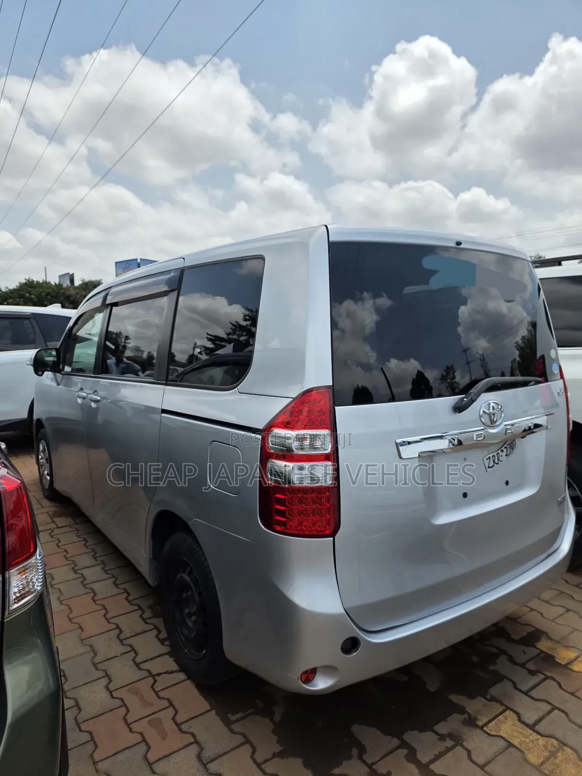 Toyota Noah 2011 Silver