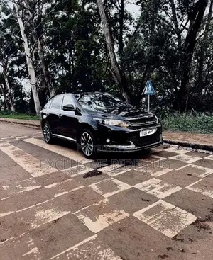 Toyota Harrier 2.0 2017 Black