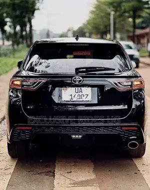 Toyota Harrier 2.0 2017 Black