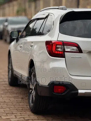 Subaru Outback 2.5i Premium AWD 2017 White