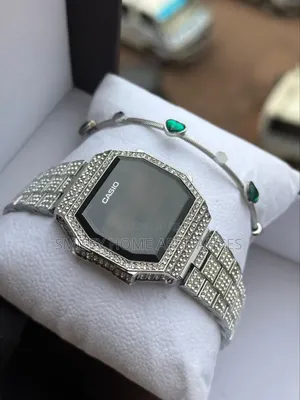 Women's Original Casio Wrist Time Piece With a Bracelet at Good Price