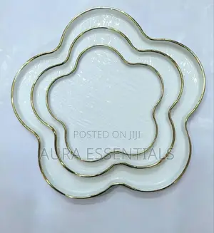 3pcs Ceramic Flower Inspired Plates With Gold Rims