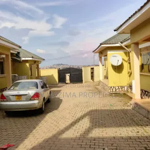 20bdrm House in Nansana Town, Central Division for sale
