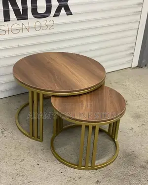 Round Center Table in Gold Metal