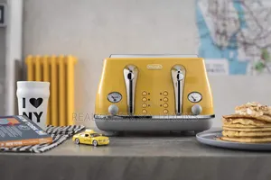 Italy Delonghi
New York Yellow Icona Capitals 4-Slice Toaster