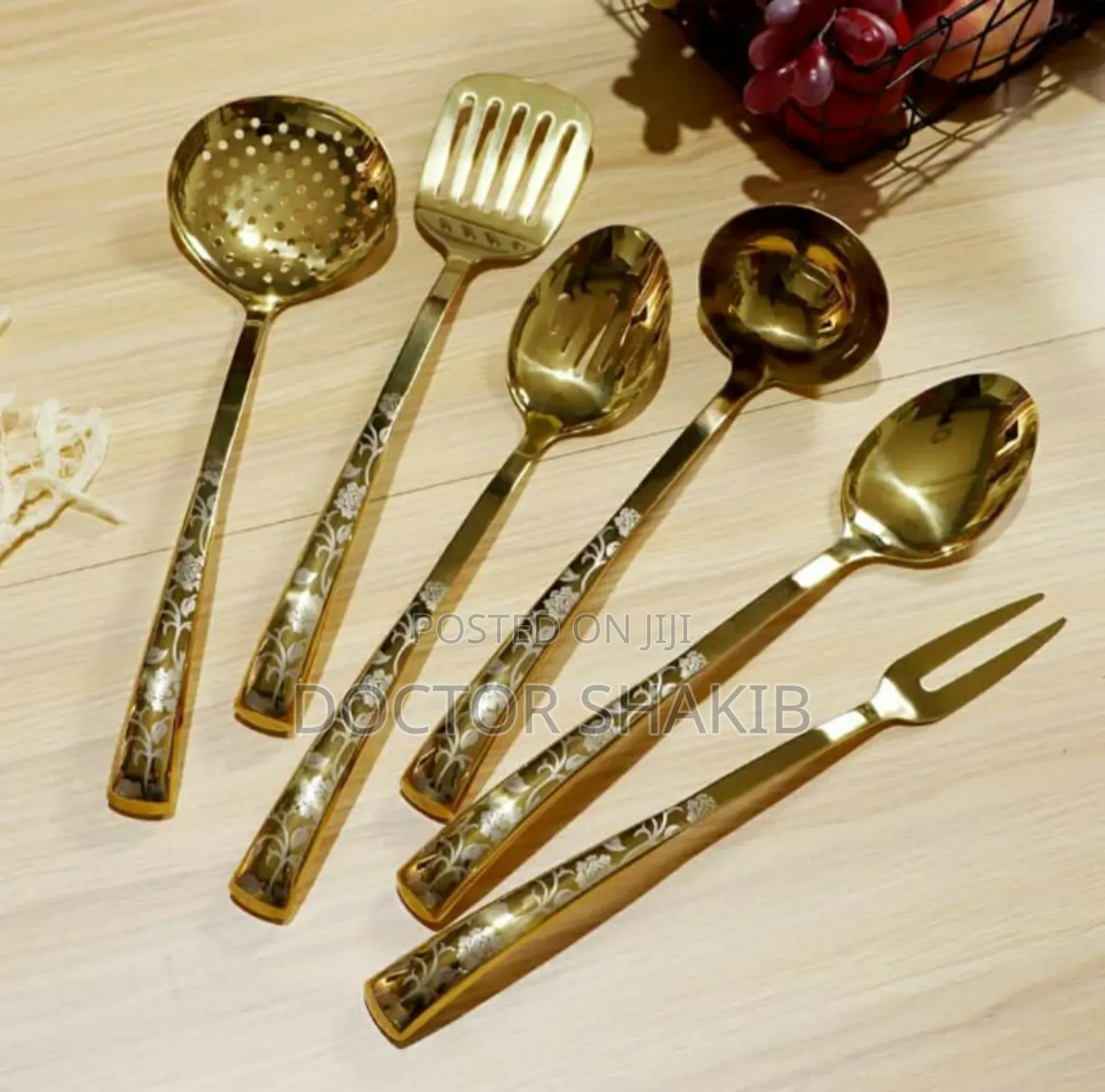 Unique Stainless Steel Kitchen Utensil Set With a Stand