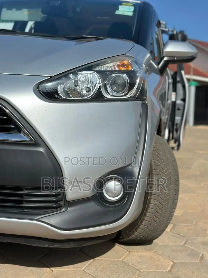 Toyota Sienta 1.5 AWD 2016 Silver