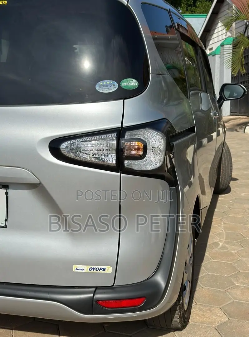 Toyota Sienta 1.5 AWD 2016 Silver