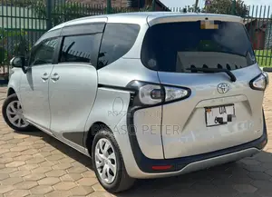 Toyota Sienta 1.5 AWD 2016 Silver
