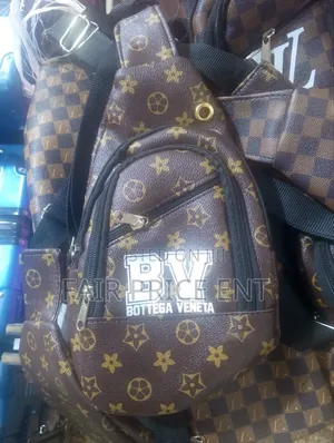 Original Clossbag by Bottega Vaneta. Medium.( Brown)