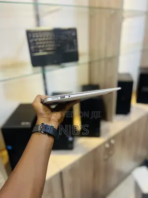 Laptop Apple MacBook Air 2017 8GB Intel Core I5 eMMC 128GB