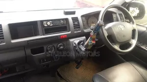 Toyota HiAce 2016 White