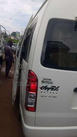 Toyota HiAce 2016 White