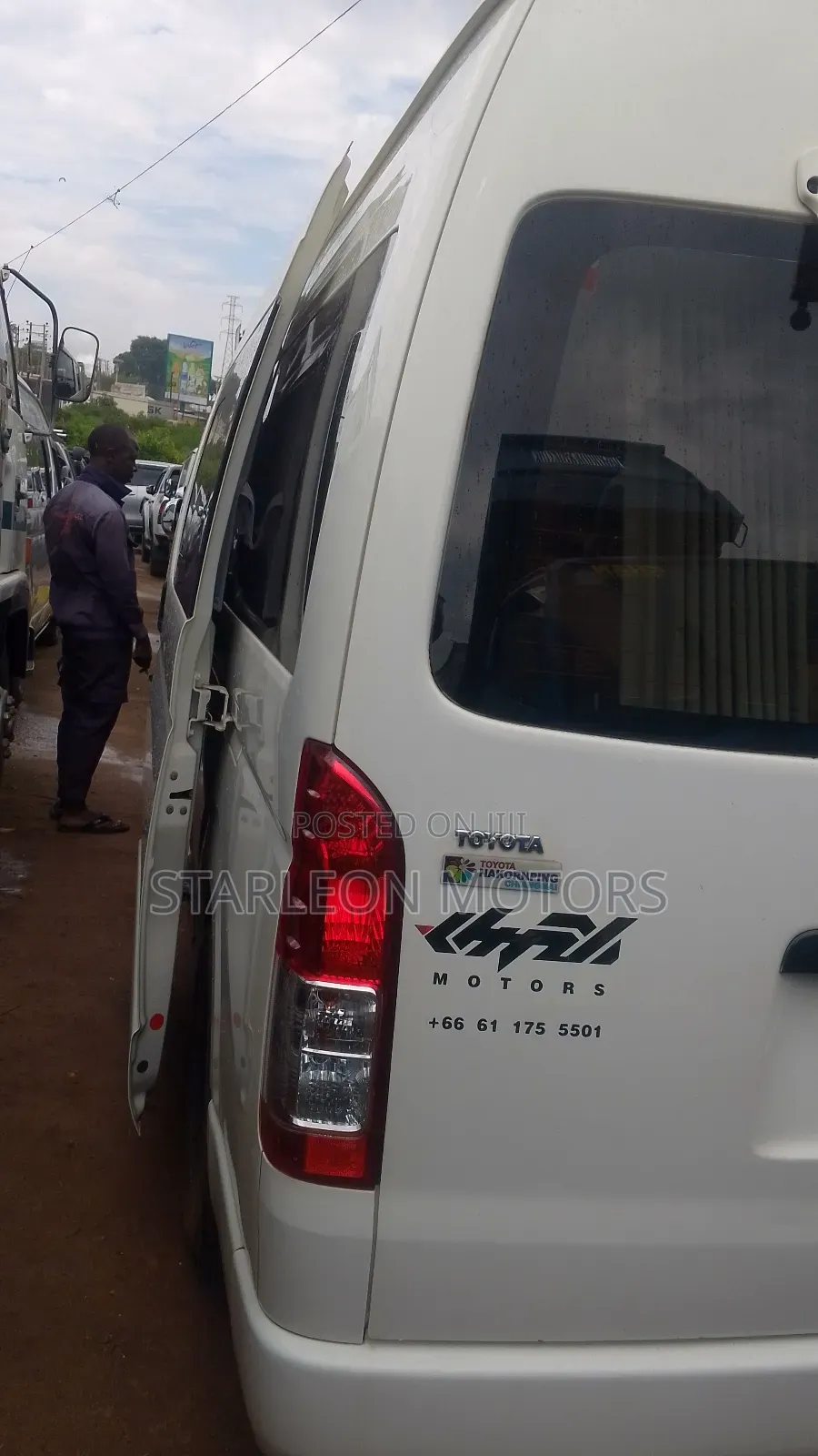 Toyota HiAce 2016 White