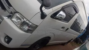 Toyota HiAce 2016 White