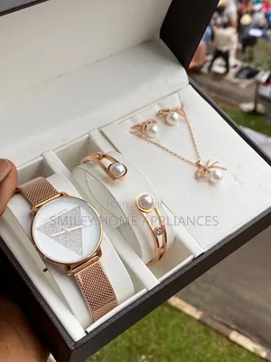 Hannah Martin Women's Rose Gold Strapped Wrist Watch With a Bracelet