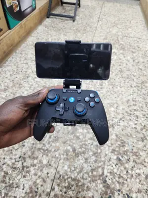 Wireless Game Pad Controller for Mobile Devices