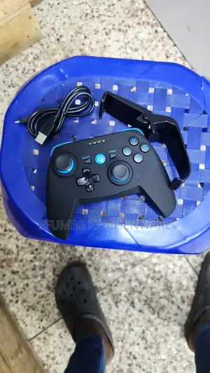 Wireless Game Pad Controller for Mobile Devices