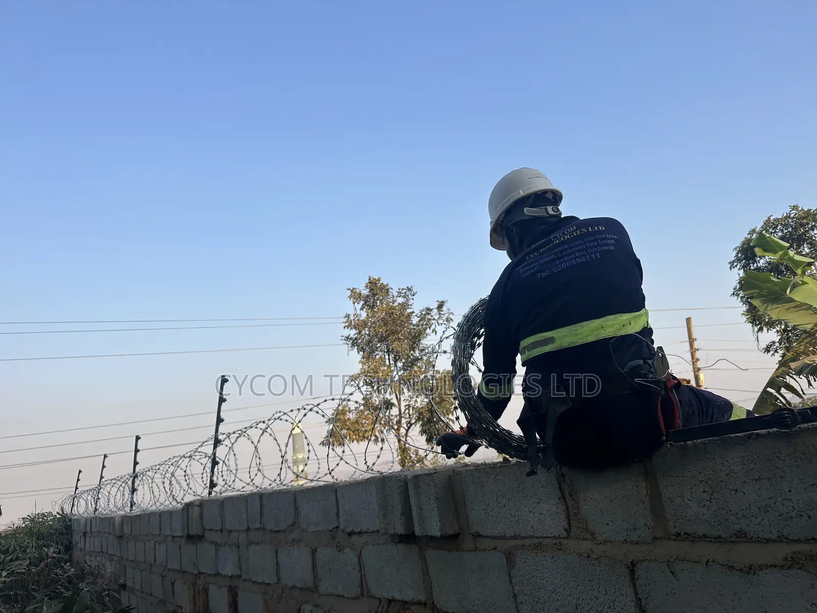 Electric Fence With Lazor Wire