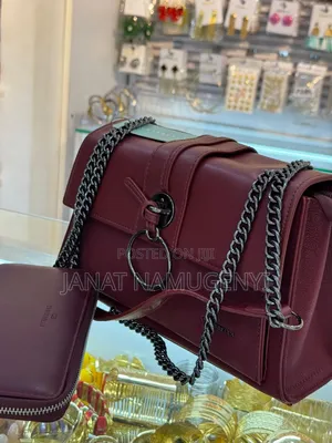 Crisbella With Black Chain Holder