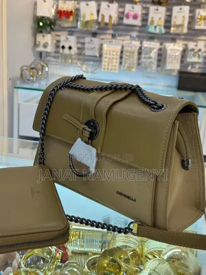 Crisbella With Black Chain Holder