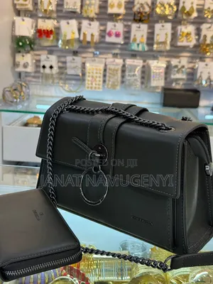 Crisbella With Black Chain Holder