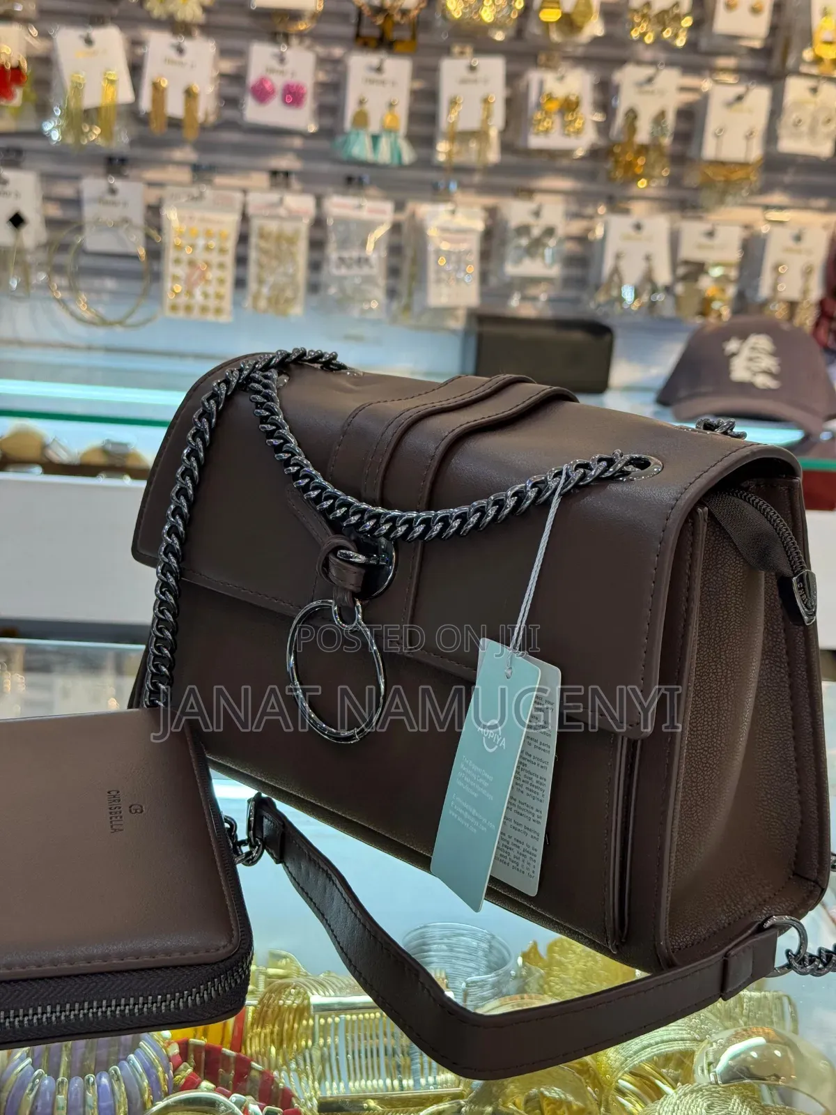 Crisbella With Black Chain Holder