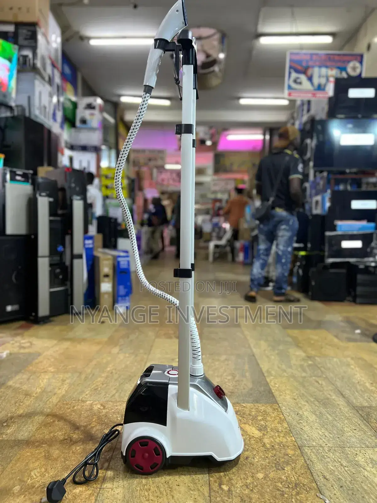 Saachi 2.5 Litres Garment Steamer.