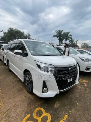 Toyota Noah 2.0 AWD (8 Seater) 2017 White
