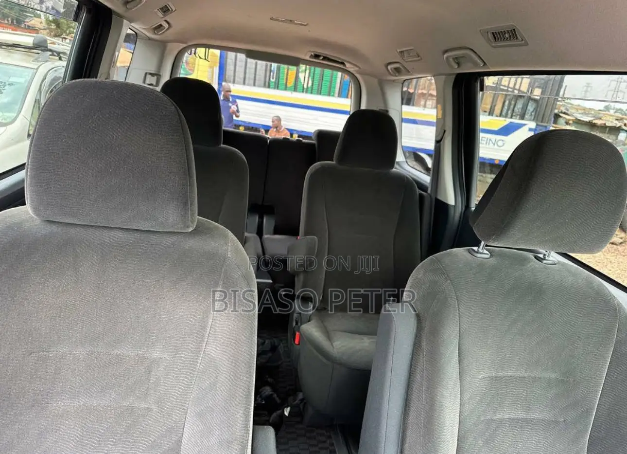 Toyota Voxy 2011 Silver