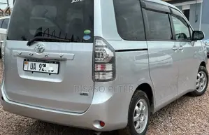 Toyota Voxy 2011 Silver