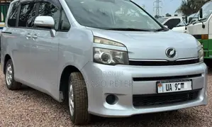 Toyota Voxy 2011 Silver
