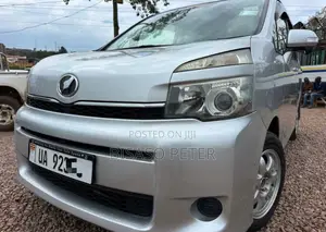 Toyota Voxy 2011 Silver
