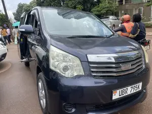 Toyota Noah 2011 Blue