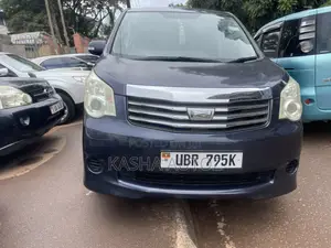 Toyota Noah 2011 Blue