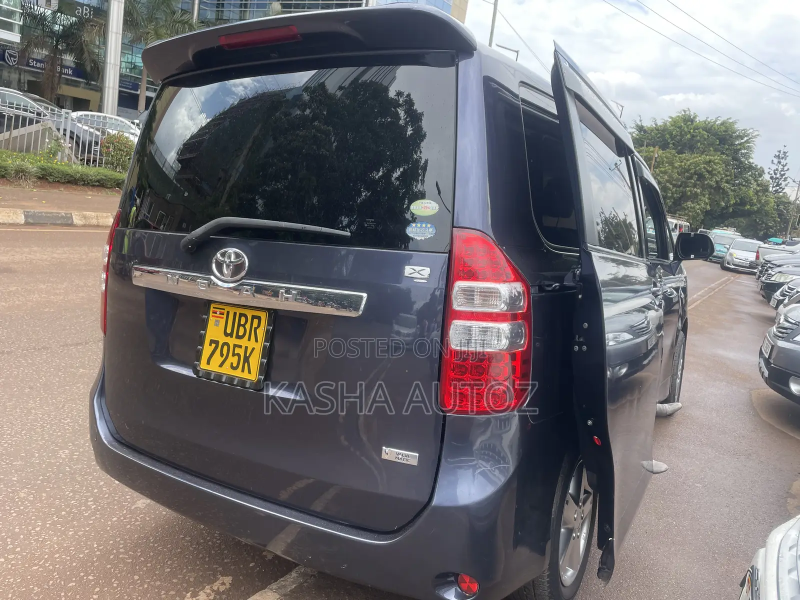 Toyota Noah 2011 Blue