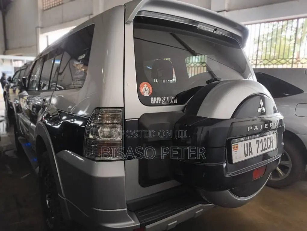 Mitsubishi Pajero 2010 Gray