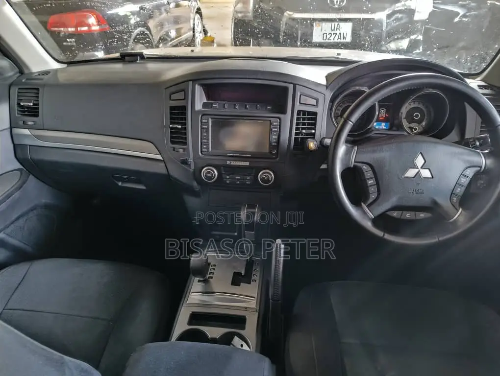 Mitsubishi Pajero 2010 Gray