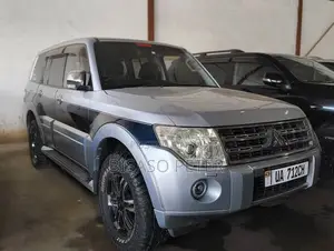 Mitsubishi Pajero 2010 Gray