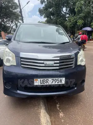 Toyota Noah 2011 Blue
