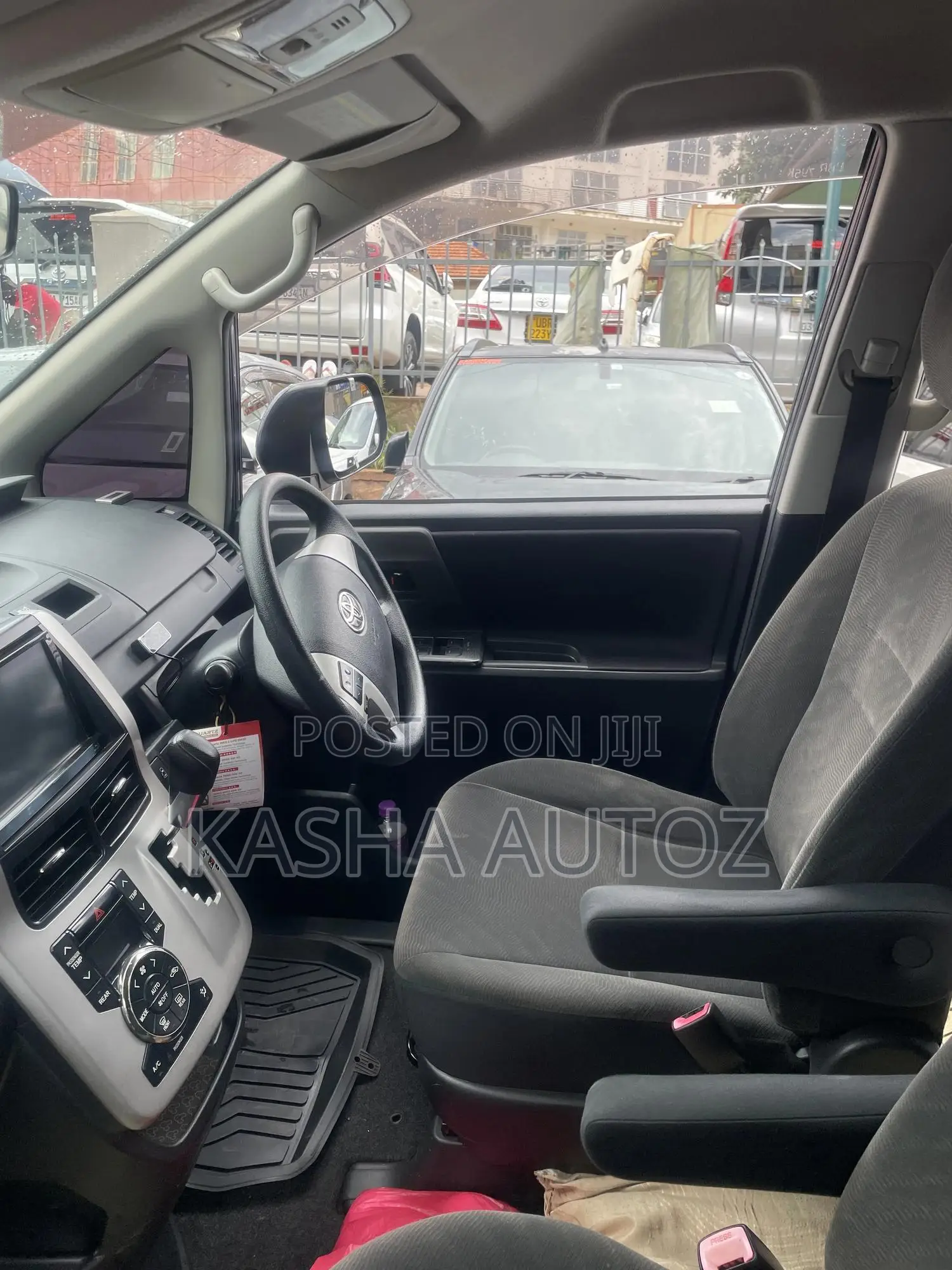 Toyota Noah 2011 Blue