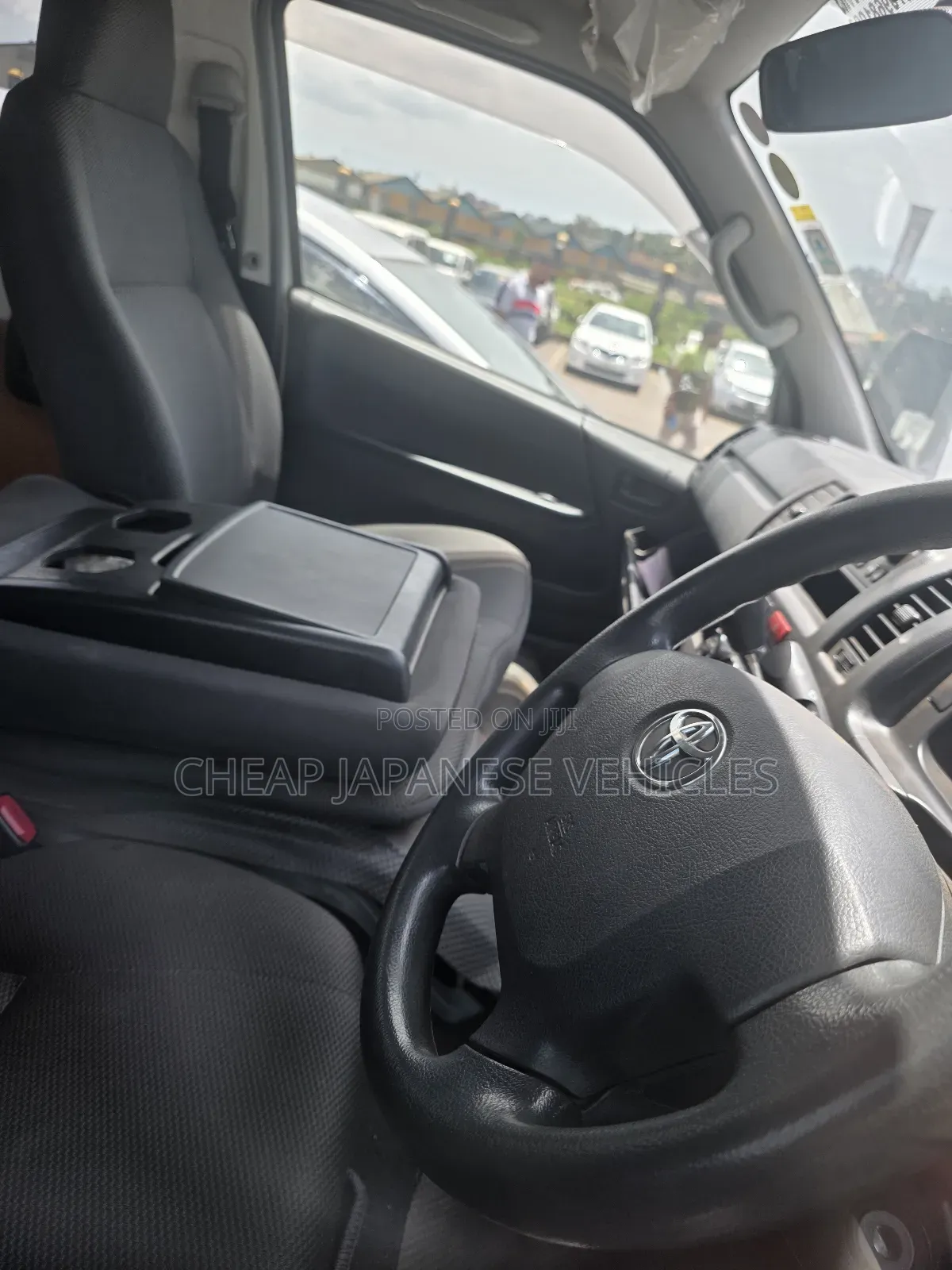 Toyota HiAce 2015 White