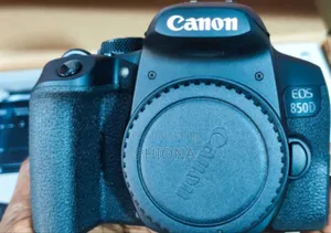 Canon Eos 850d With18-135mm