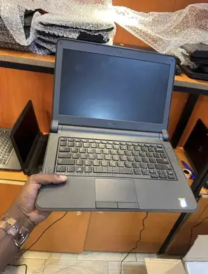Laptop Dell Latitude 3350 4GB Intel Core I5 HDD 500GB