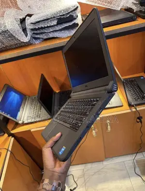 Laptop Dell Latitude 3350 4GB Intel Core I5 HDD 500GB