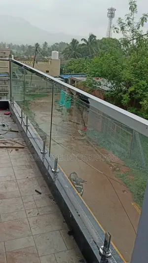 Strong Stylish Glass Balcony Railings – Elegant Exterior Finish