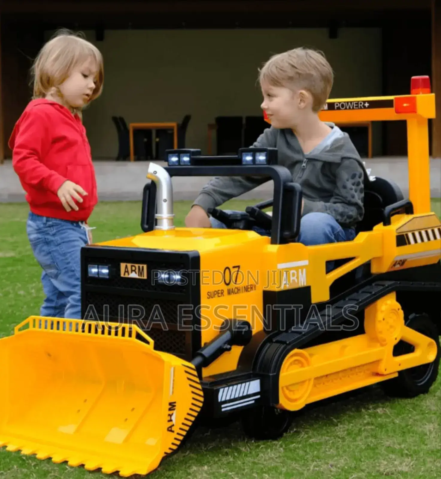 Childrens 12v Battery Powered Sit-on Bulldozer With Scoop