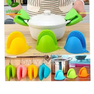 Set of Silicone Oven Mitten Pot Holders or Heat-Resistant Gloves